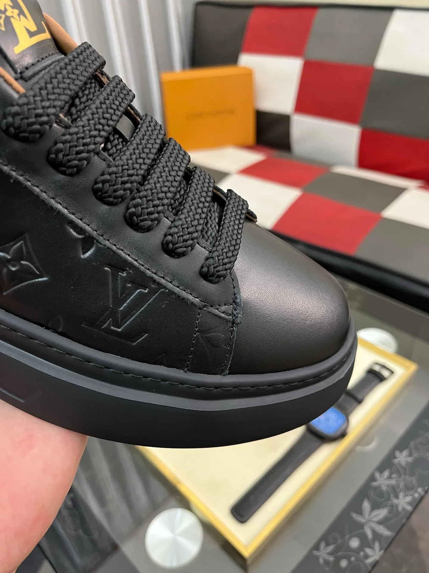 Men's shoes 💰480⌚️⌚️【LOUlS VUlTTON】Louis Vuitton～unique modern sneakers. LV counter purchasing 🏃casual shoes😍😍 Men's 2025 counters are on sale at the same time. The original brand imported from Italy selects first-layer soft cowhide. ➕Special material 🐑Sheepskin lining Size: 38-442⃣️Colors available
